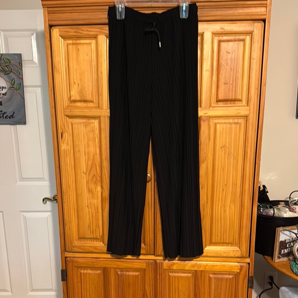 Black pleated dress pants PETITE